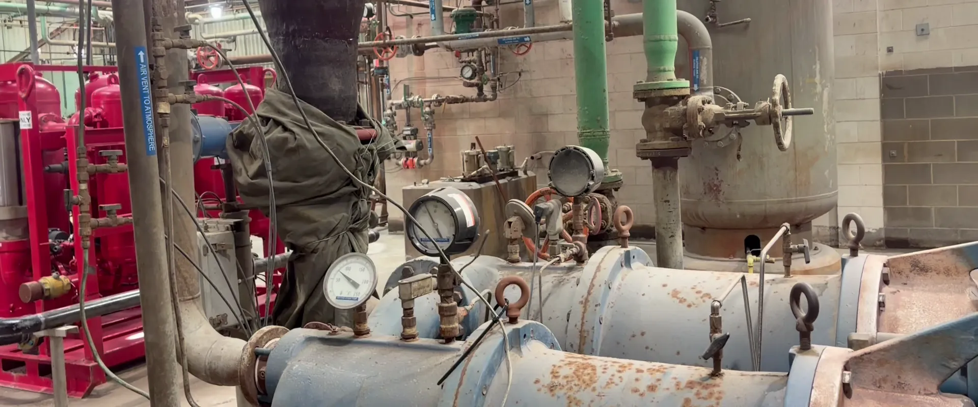 A frame from a routine walkdown with duallo's detected anomalies pinned on it